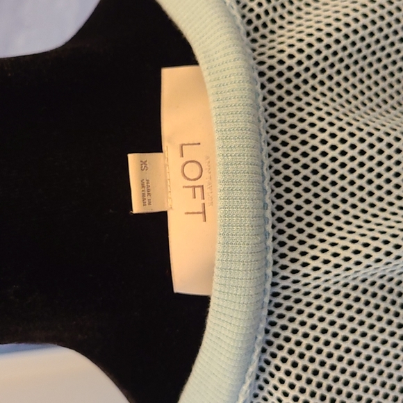 Ann Taylor Loft Powder Blue Embroidered Tee Top sz XS - Picture 4 of 6